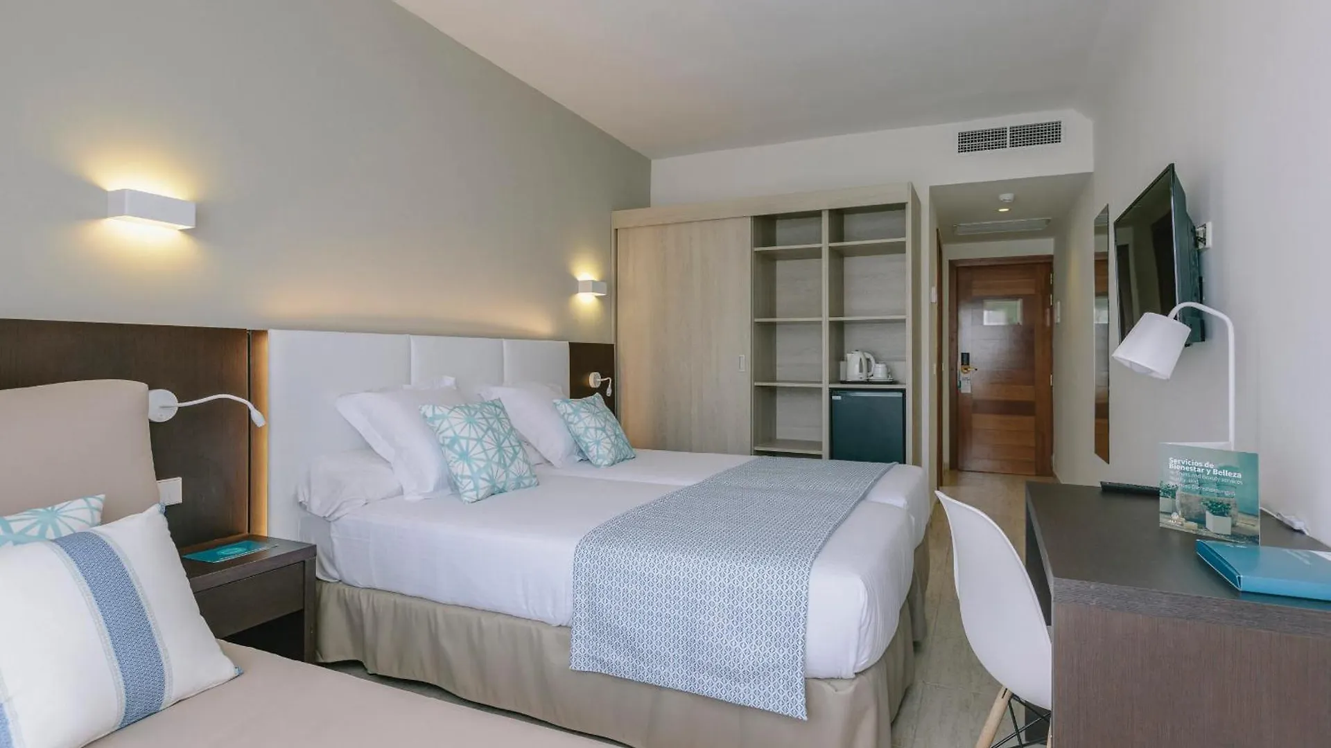 ホテル Ilunion Palmanova Mallorca